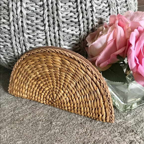 Straw Woven Clutch Natural Color - Picture 1 of 3